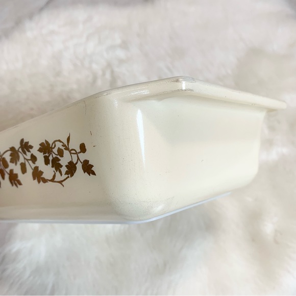 Vintage Pyrex cream and gold, Golden Acorn 575-B 2QT space saver cassarole dish - Picture 6 of 8
